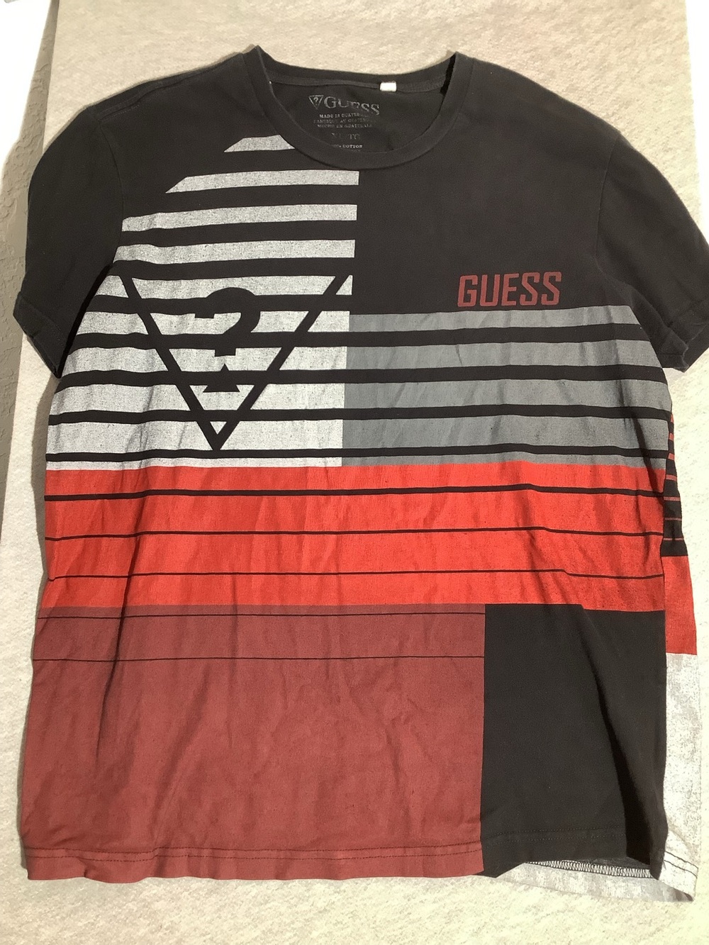 GUESS Vintage Black & Red Striped Logo Crew Neck Mens T‑Shirt